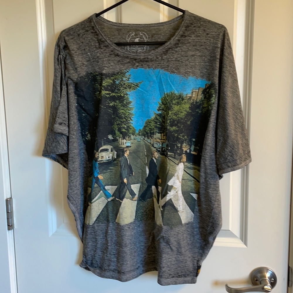 Trunk LTD Bande Tee. Oversized Beatles Tee. XS/S